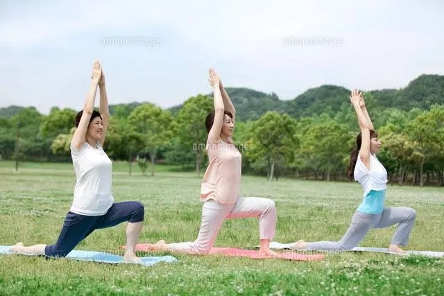 姿勢改善の秘訣：猫背・巻き肩を克服する方法